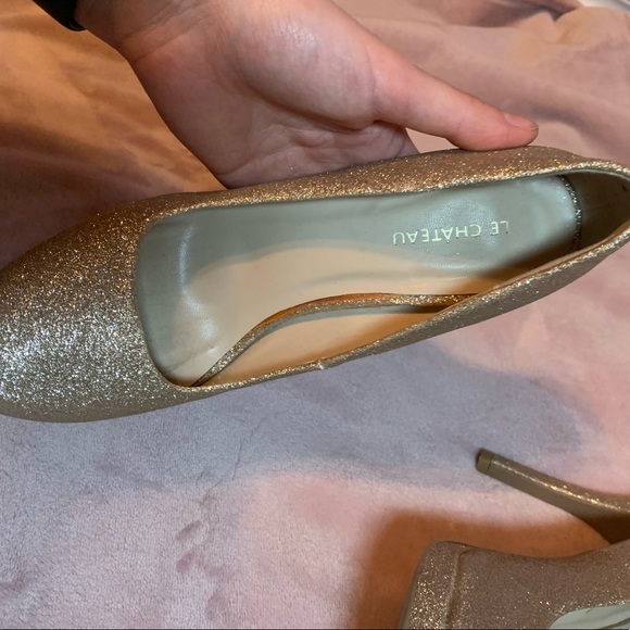 gold sparkly le chateau heels - Picture 4 of 5